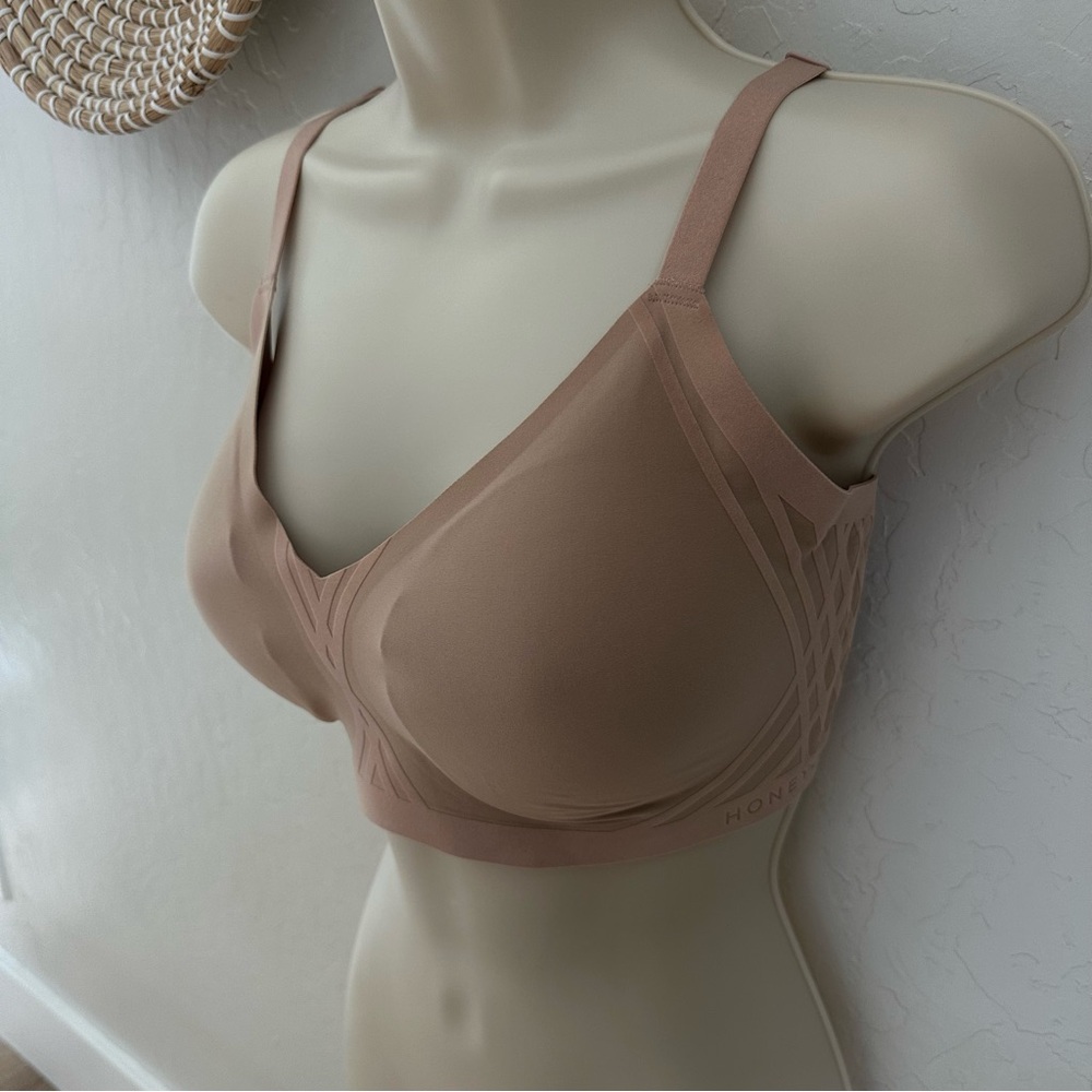 Honeylove Silhouette Wireless Bra in Sand. Size 1X.